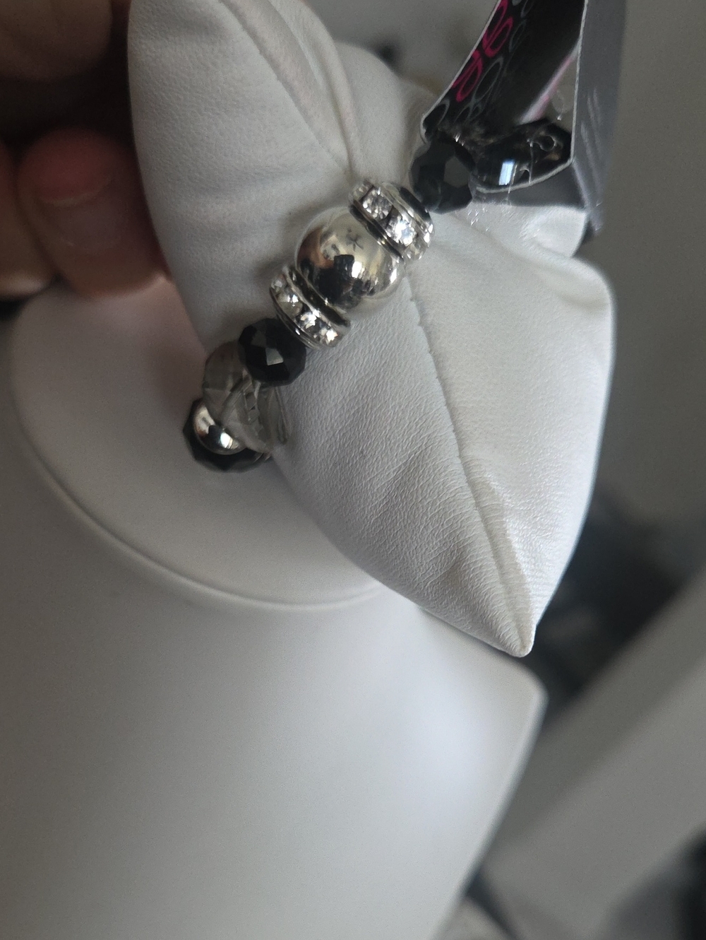 Paparazzi Treat Yourself Black Bracelet NWT - Picture 5 of 5